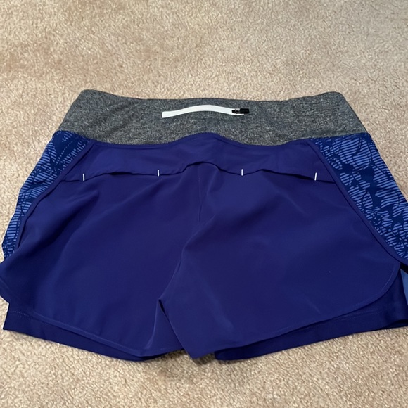 Women’s small MPG running shorts - Picture 2 of 5